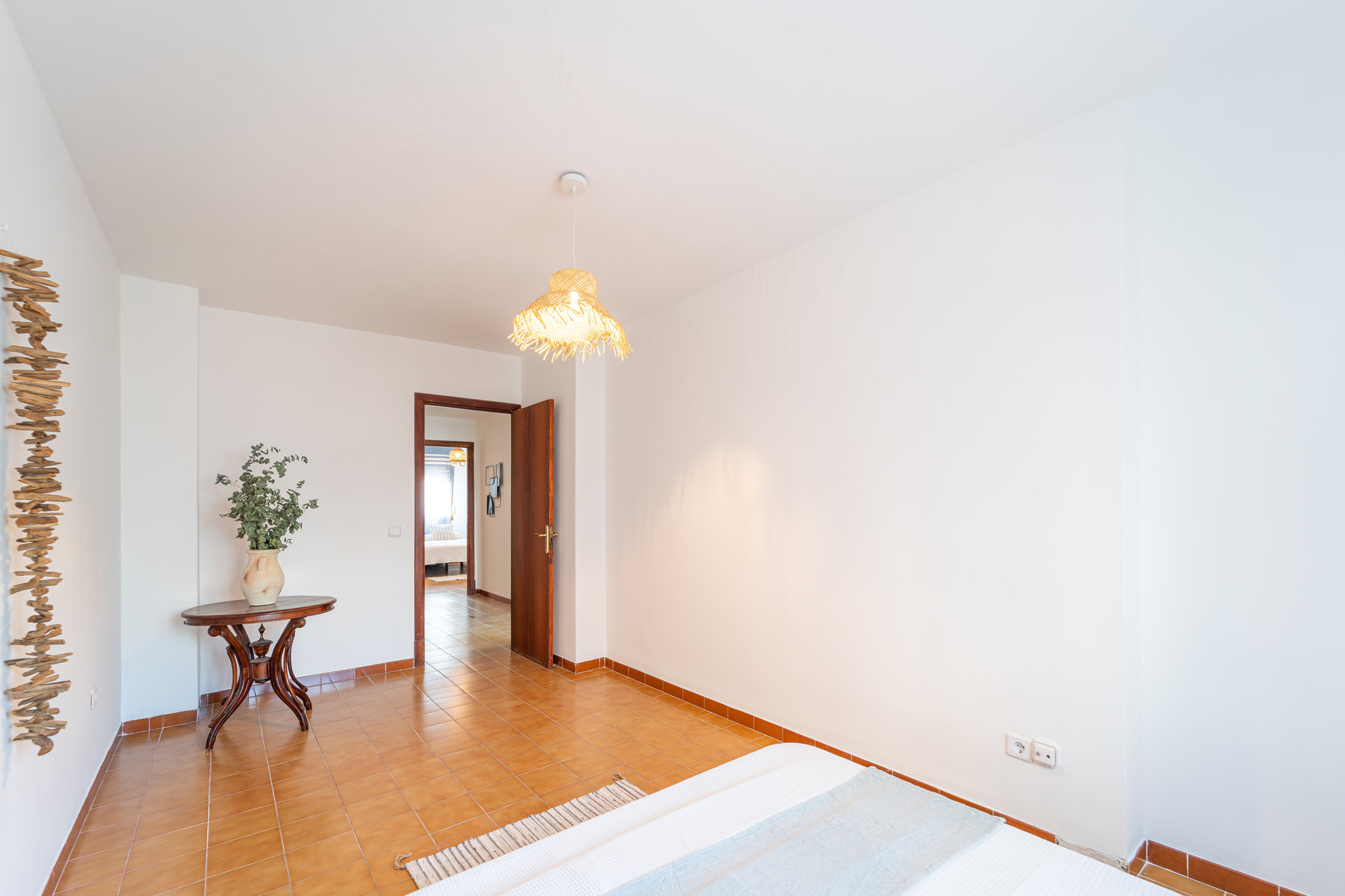 LWP2394.jpg Spacious 3-Bed Apartment with Terrace for Rent in Palma