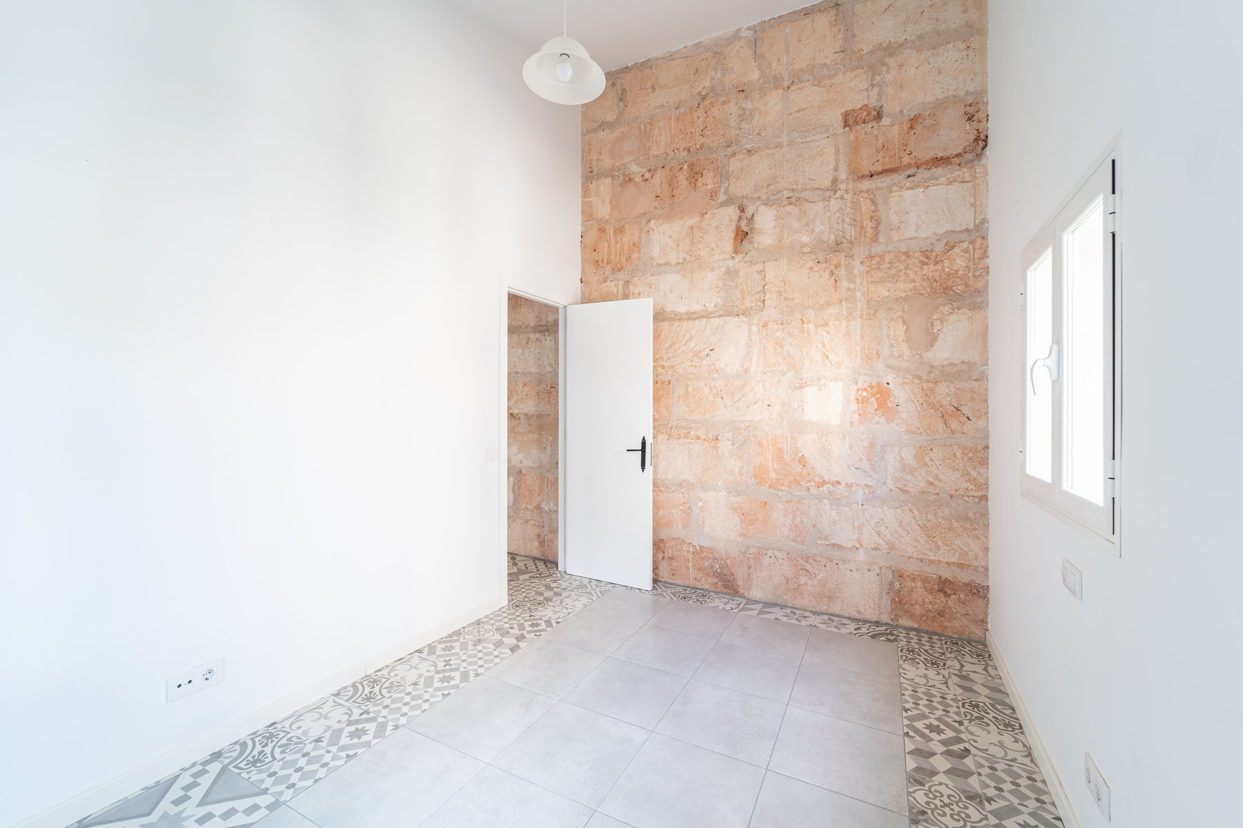 Renovated 1-Bed Apartment with Terrace for Rent in Ses Salines