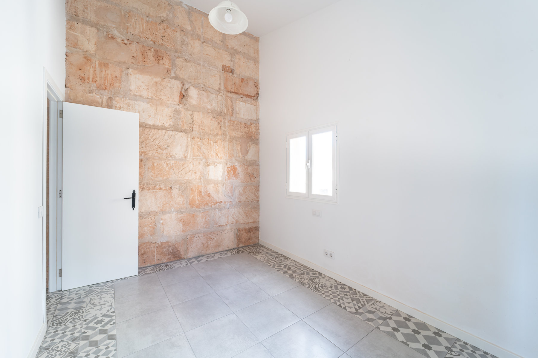 Renovated 1-Bed Apartment with Terrace for Rent in Ses Salines
