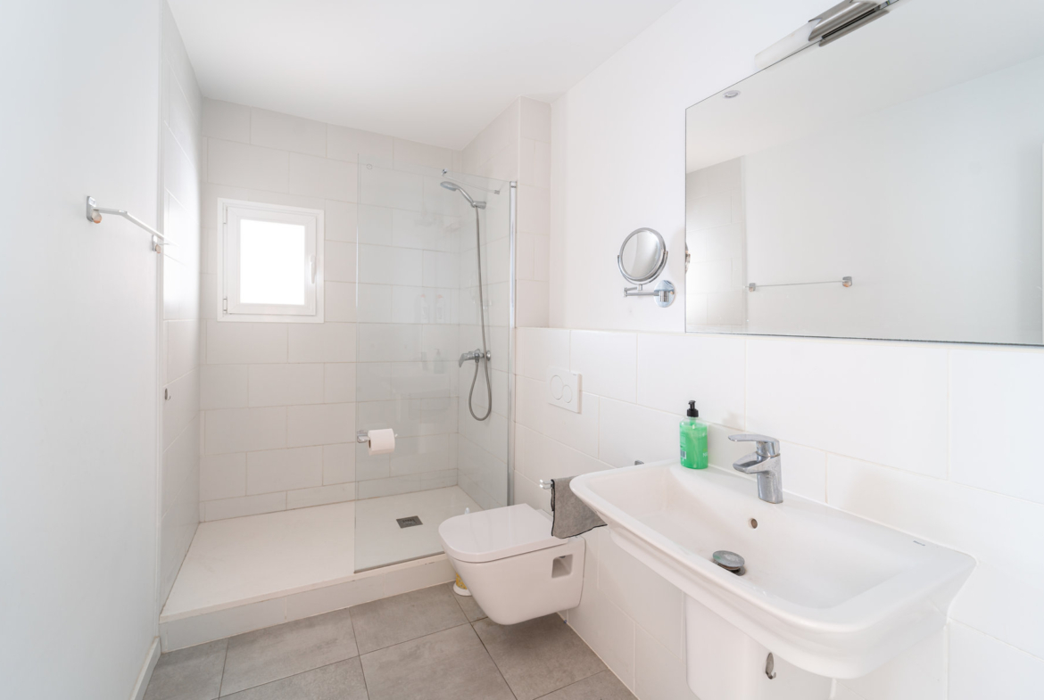 Renovated 1-Bed Apartment with Terrace for Rent in Ses Salines