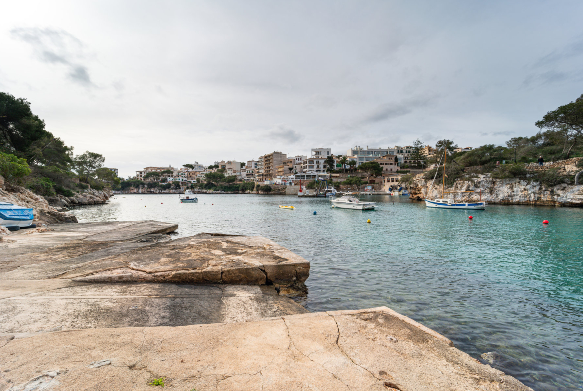 Frontline Sea Views Villa for Rent in Cala Figuera, Santanyí