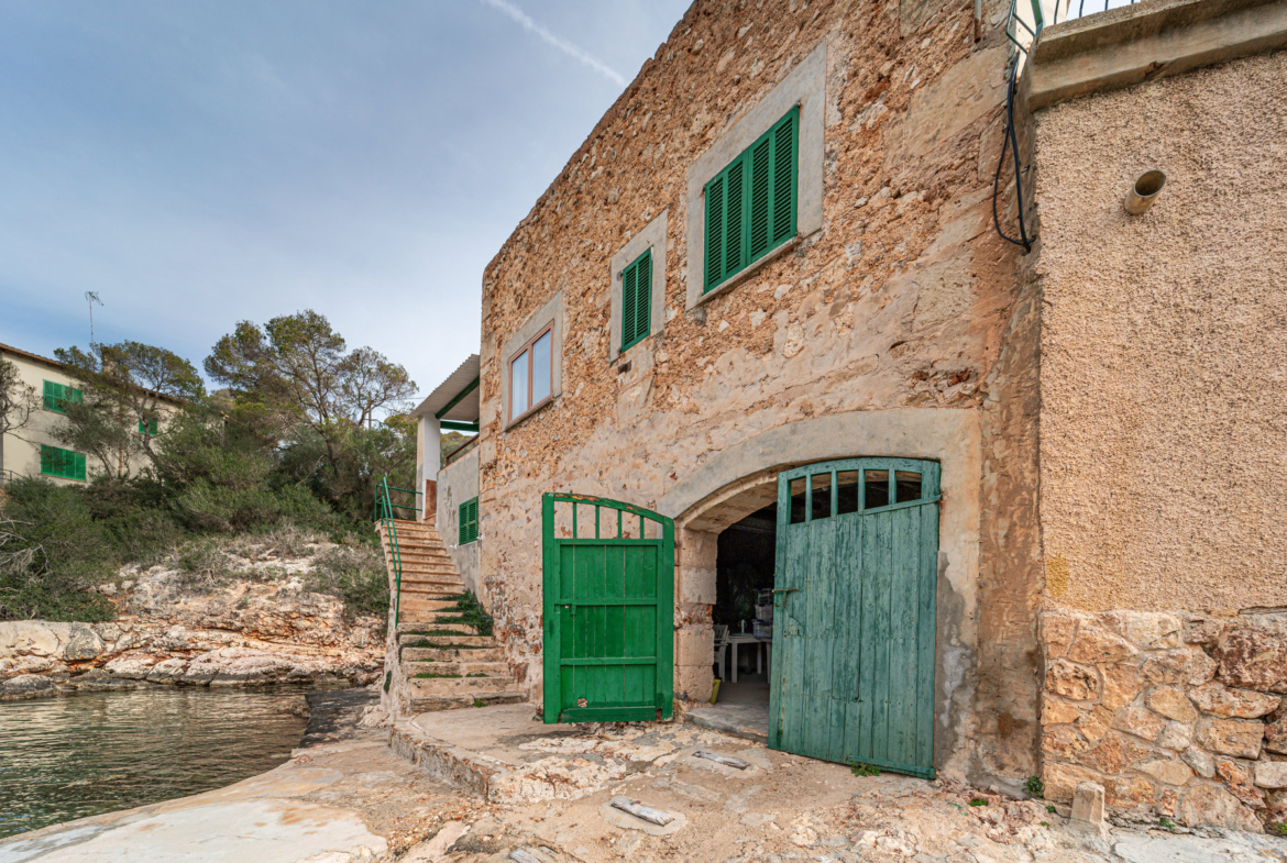 Frontline Sea Views Villa for Rent in Cala Figuera, Santanyí