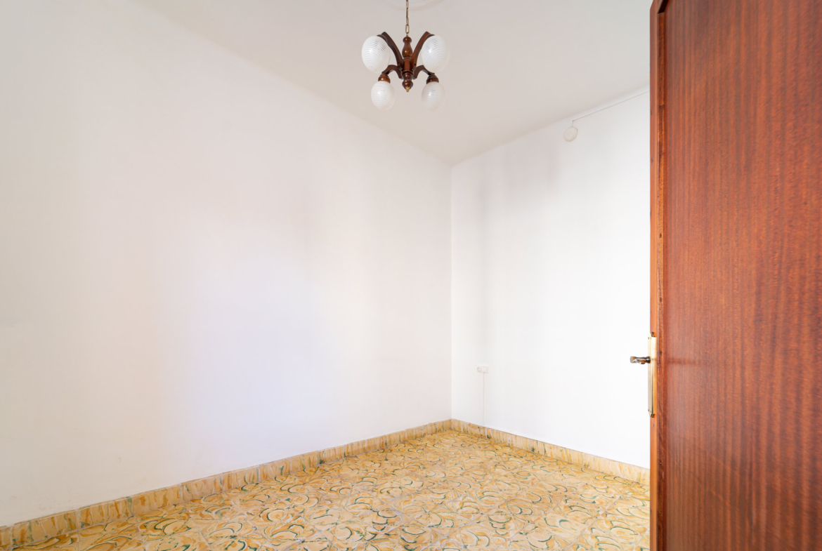 Stadthaus zur Miete in Ses Salines – 4 Schlafzimmer, Terrasse
