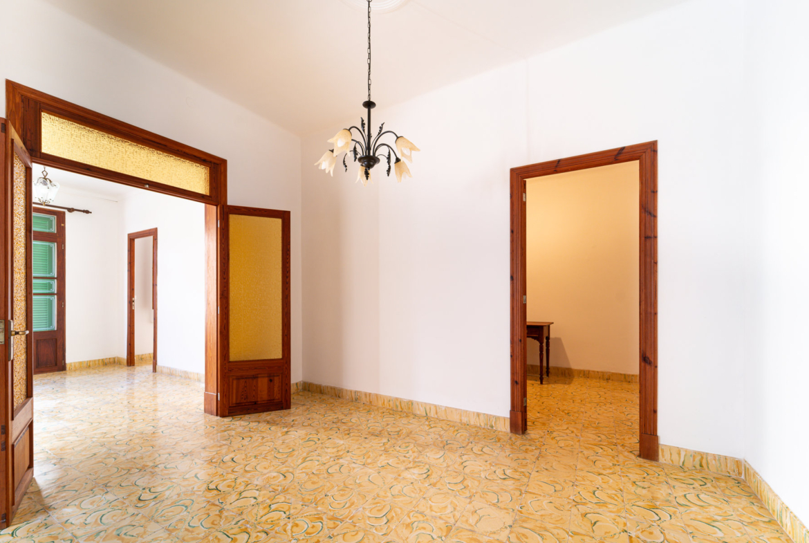 Stadthaus zur Miete in Ses Salines – 4 Schlafzimmer, Terrasse
