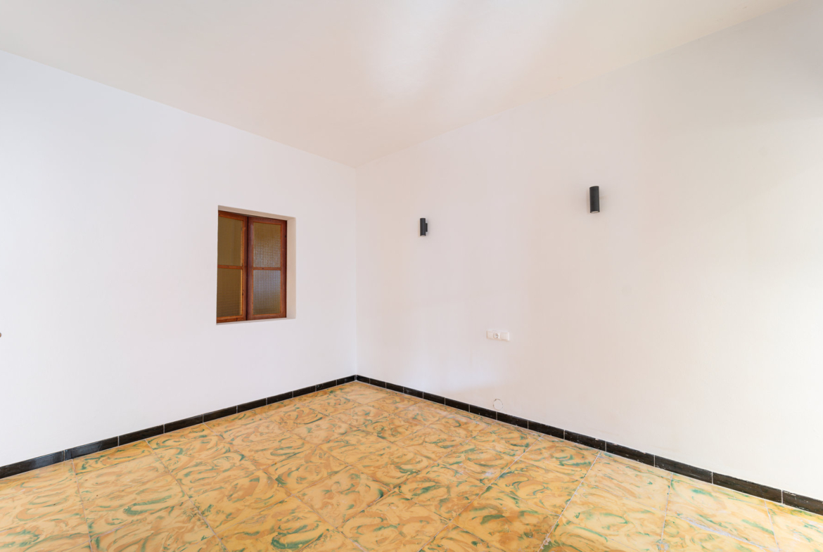Stadthaus zur Miete in Ses Salines – 4 Schlafzimmer, Terrasse