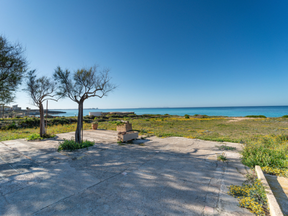 Casa en primera línea de mar en alquiler – Ses Covetes, Es Trenc