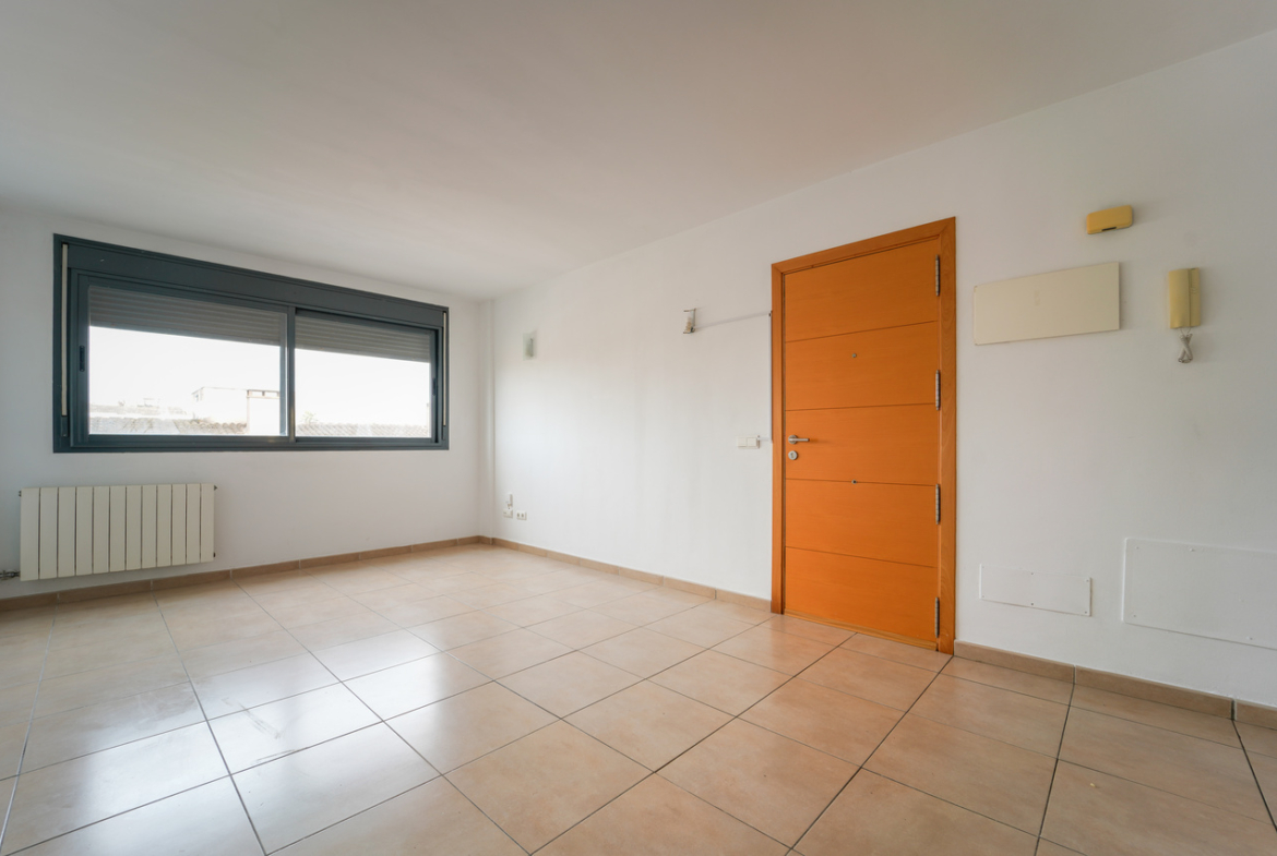 Helle, unmöblierte Wohnung zur Miete an der Ronda Institut, Manacor