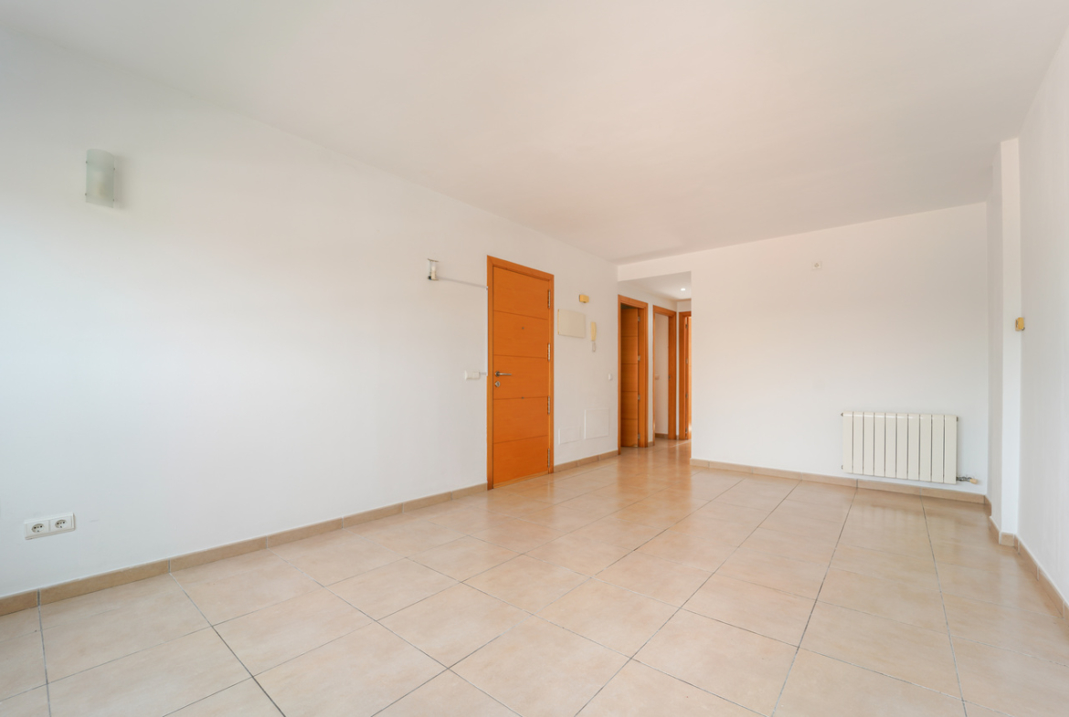Helle, unmöblierte Wohnung zur Miete an der Ronda Institut, Manacor