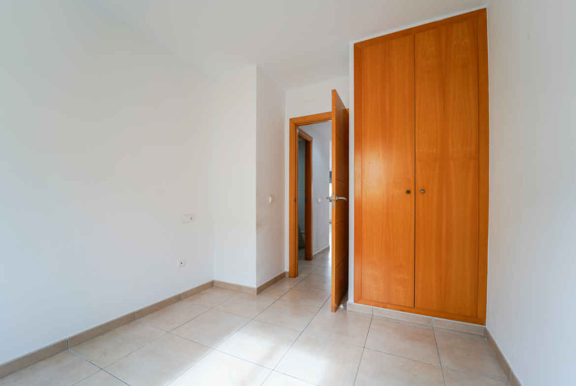 Helle, unmöblierte Wohnung zur Miete an der Ronda Institut, Manacor