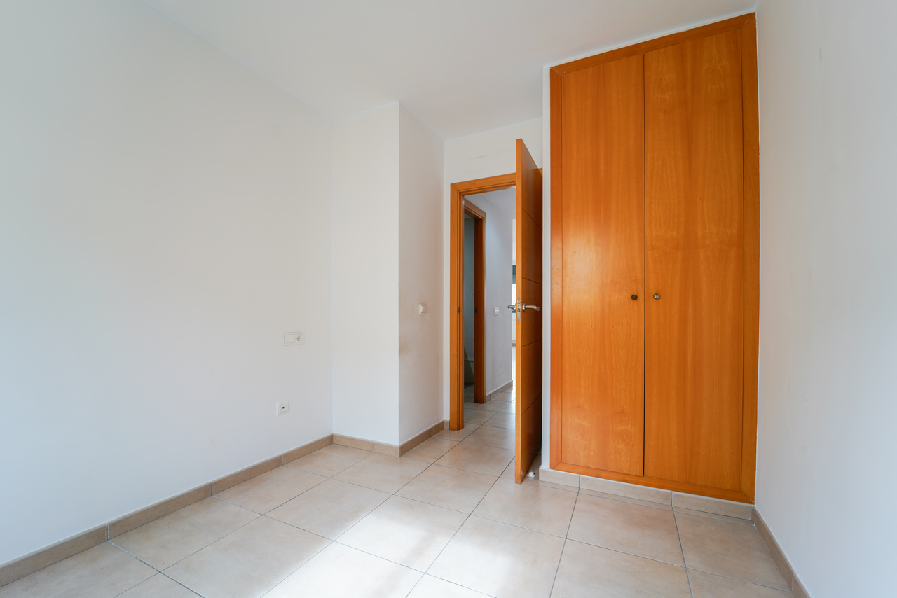 Helle, unmöblierte Wohnung zur Miete an der Ronda Institut, Manacor