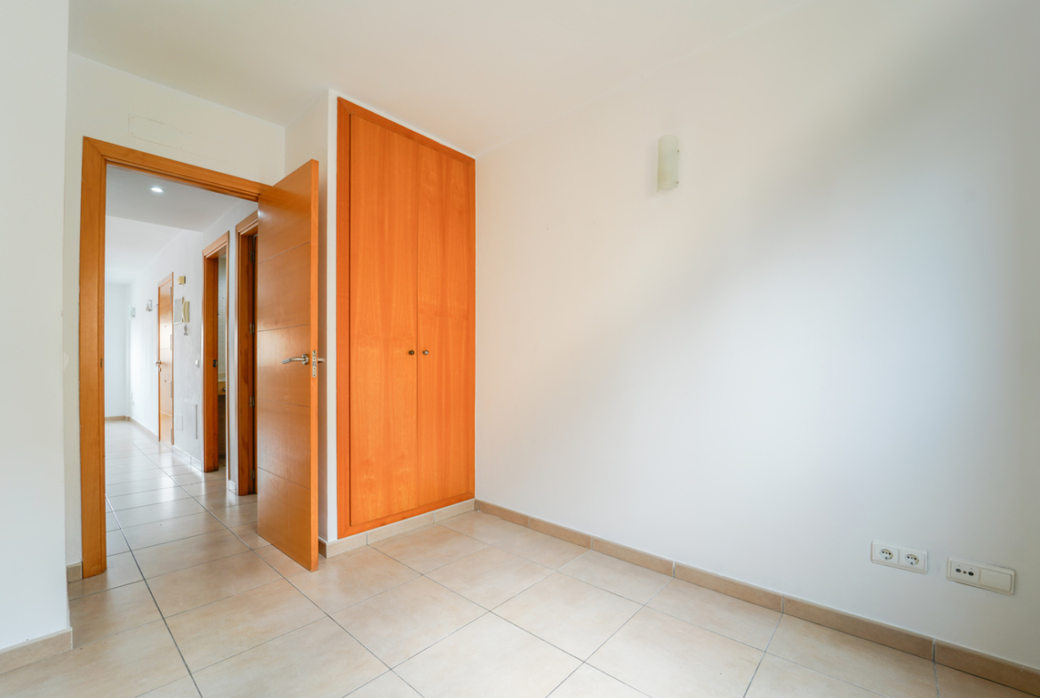 Helle, unmöblierte Wohnung zur Miete an der Ronda Institut, Manacor