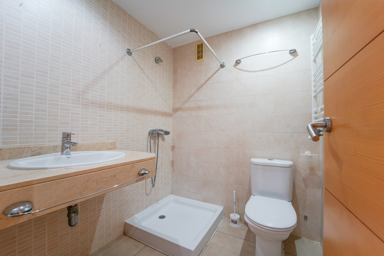 Helle, unmöblierte Wohnung zur Miete an der Ronda Institut, Manacor