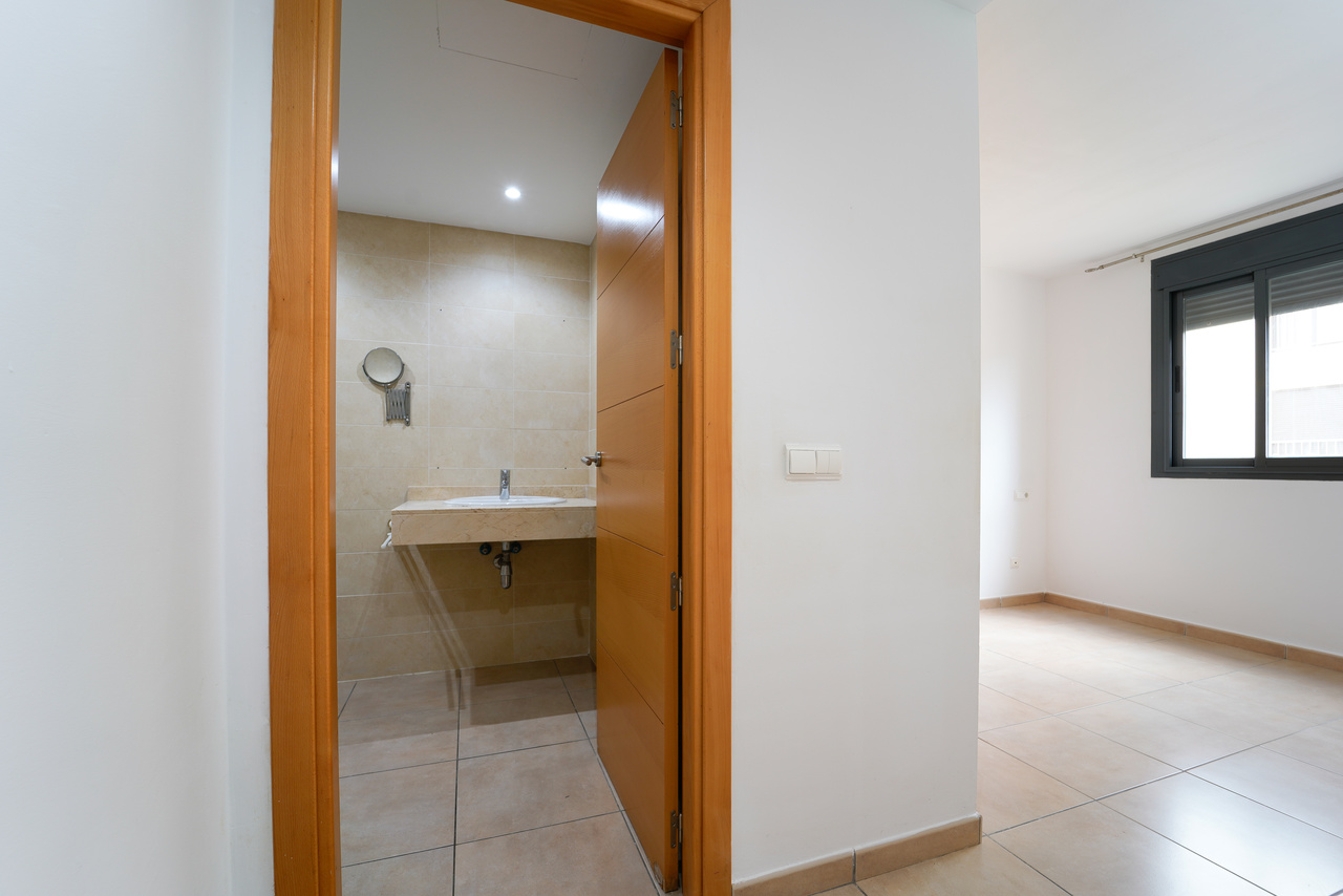 Helle, unmöblierte Wohnung zur Miete an der Ronda Institut, Manacor