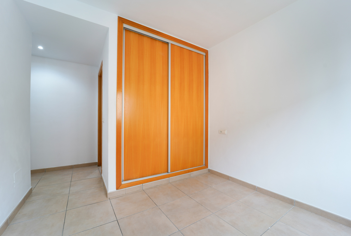 Helle, unmöblierte Wohnung zur Miete an der Ronda Institut, Manacor