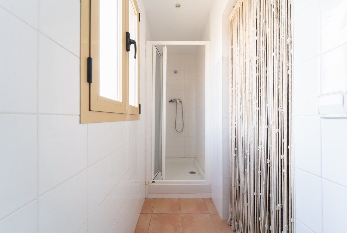4-Bedroom Furnished Apartment with Terrace in Es Llombards