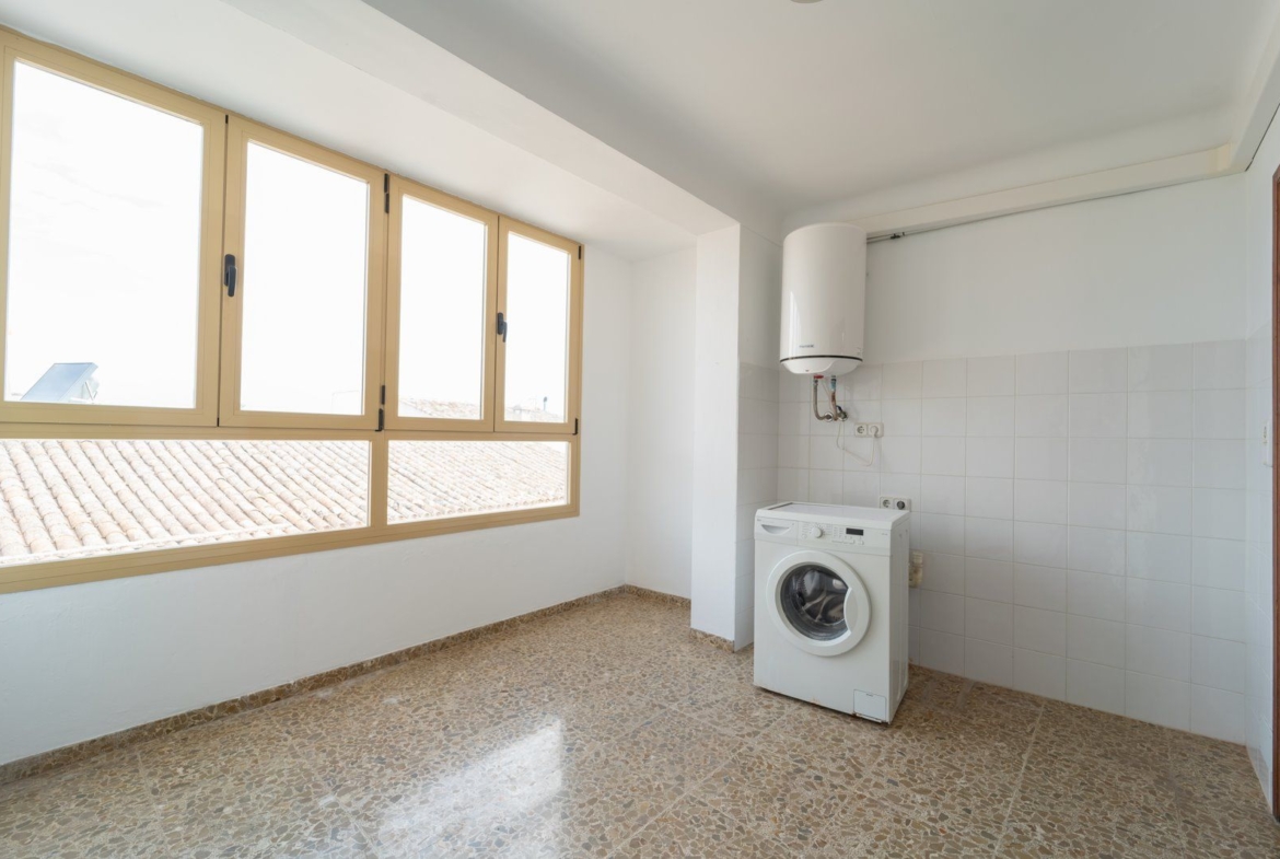 4-Bedroom Furnished Apartment with Terrace in Es Llombards