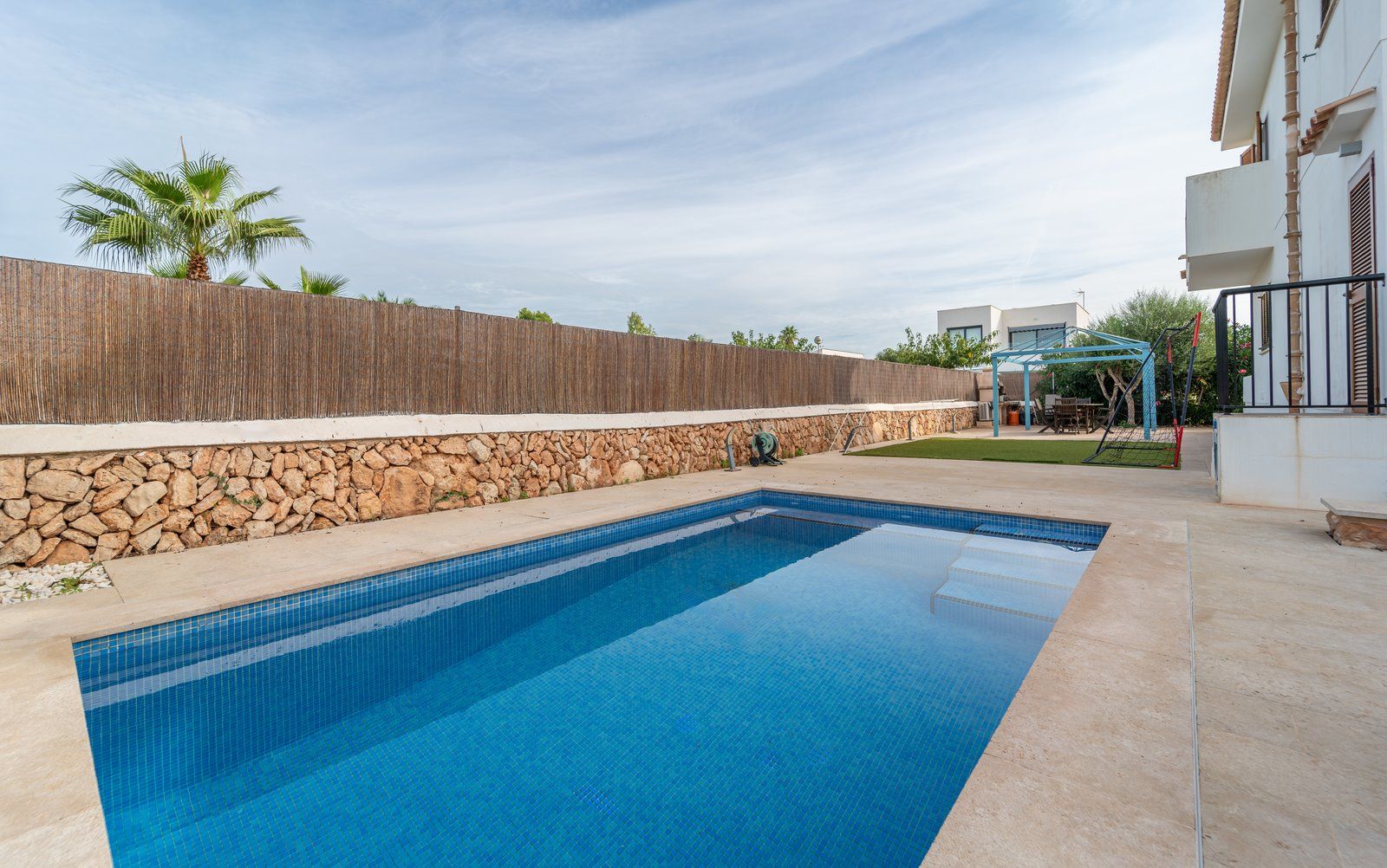Villa-to-rent-with-swimming-pool-in-sEstanyol-10-Copiar.jpg Casa adosada en alquiler con piscina y terrazas en s'Estanyol