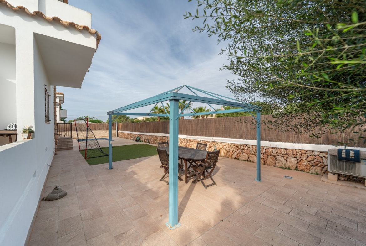 Casa adosada en alquiler con piscina y terrazas en s'Estanyol
