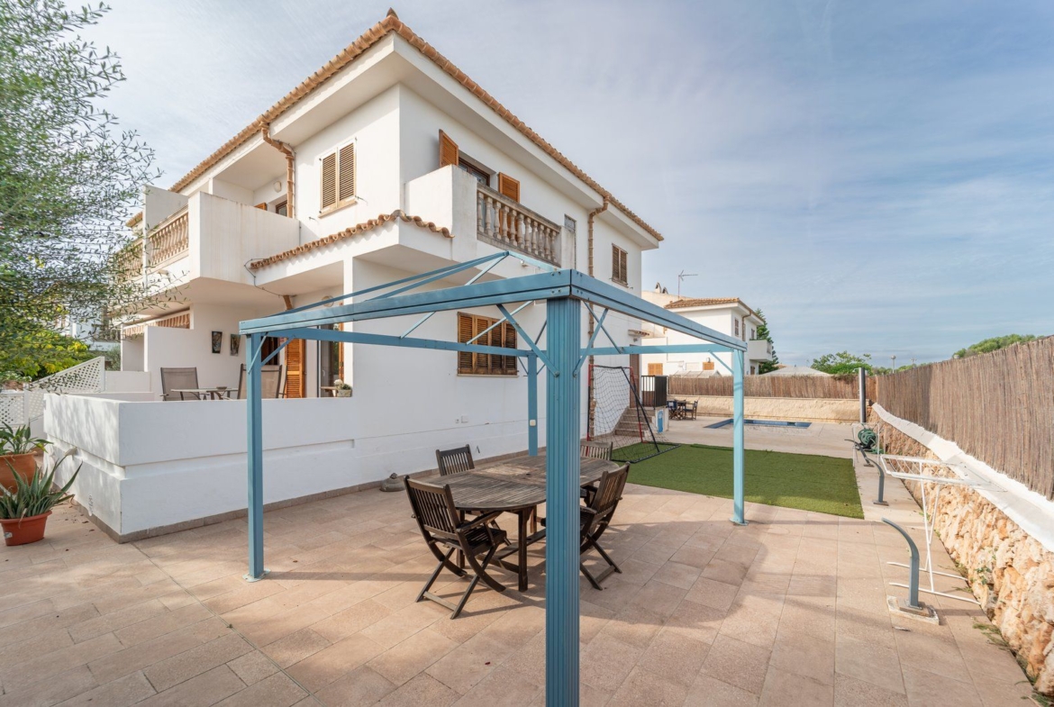 Casa adosada en alquiler con piscina y terrazas en s'Estanyol
