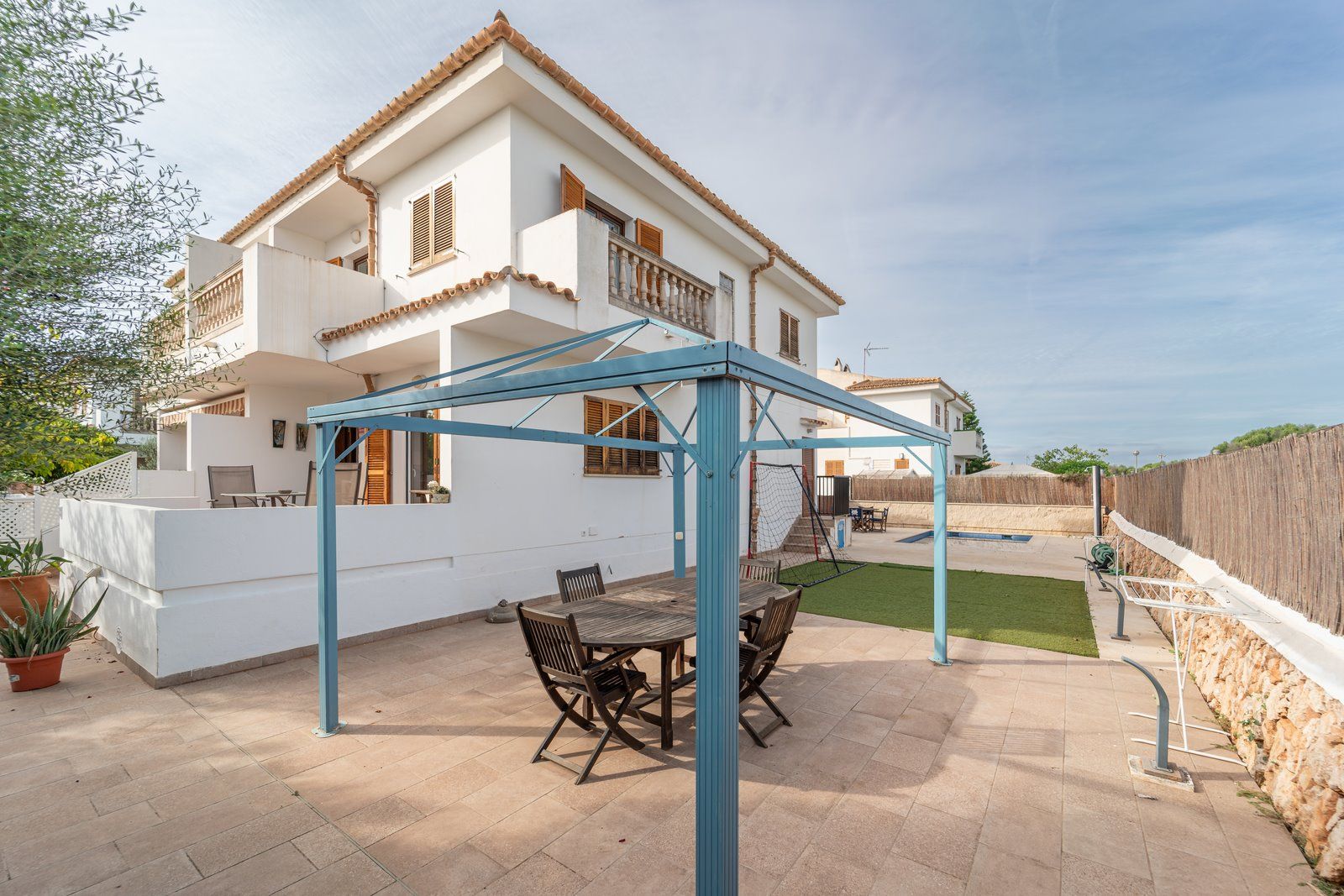 Villa-to-rent-with-swimming-pool-in-sEstanyol-6-Copiar.jpg Casa adosada en alquiler con piscina y terrazas en s'Estanyol