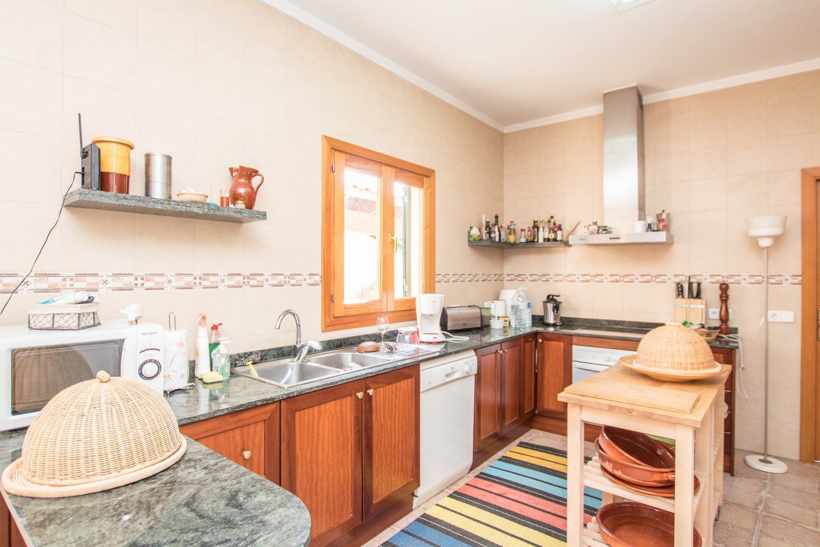 can-Llucia-cocina-Copiar.jpg Dorfhaus mit Pool zur Miete in Ses Salines – 5 Schlafzimmer