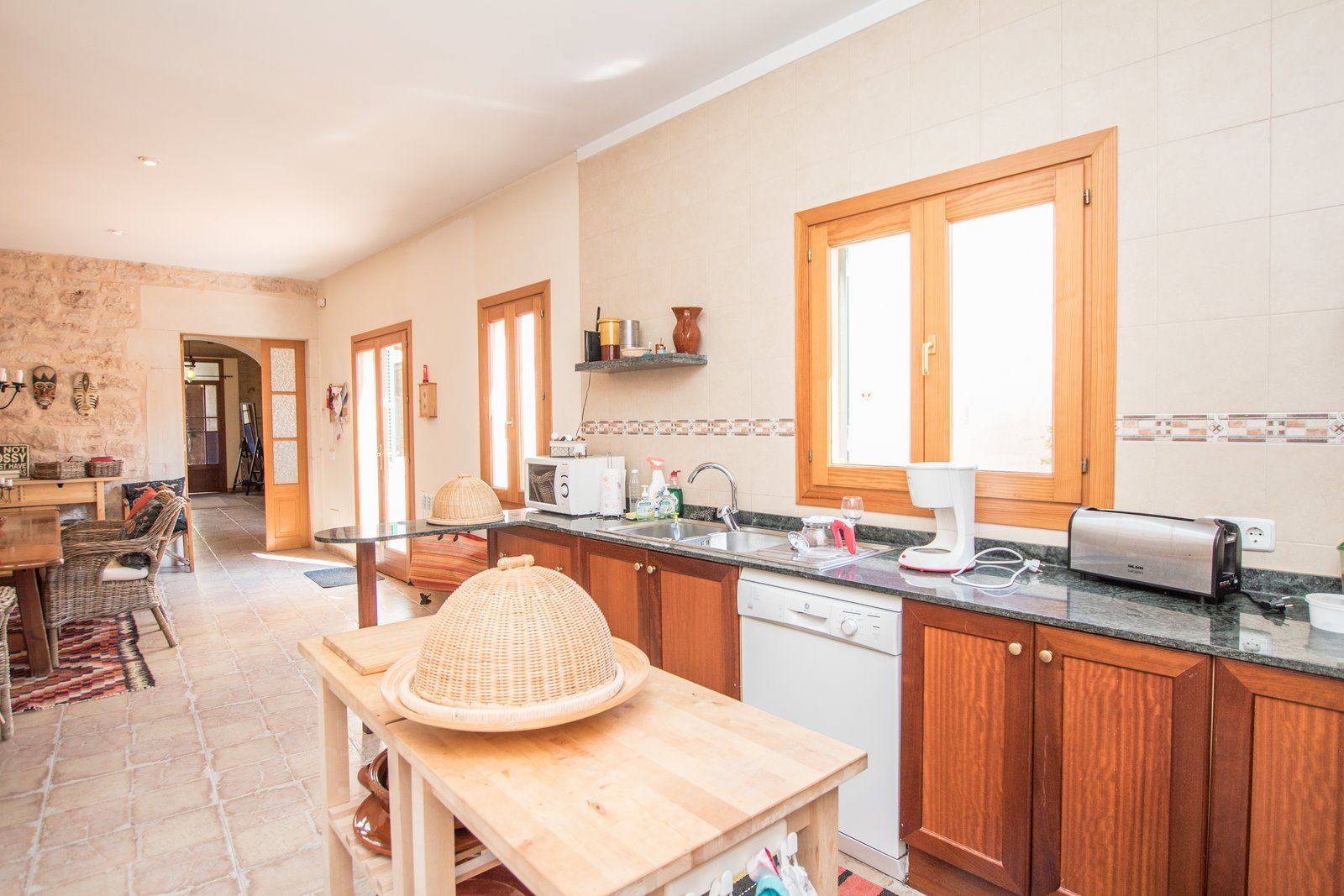 can-Llucia-cocina-office-Copiar.jpg Dorfhaus mit Pool zur Miete in Ses Salines – 5 Schlafzimmer