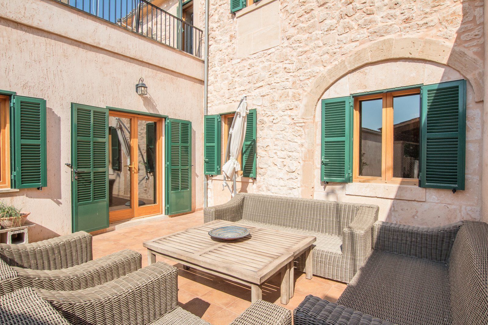 can-Llucia-terraza-planta-baja-2-Copiar.jpg Dorfhaus mit Pool zur Miete in Ses Salines – 5 Schlafzimmer