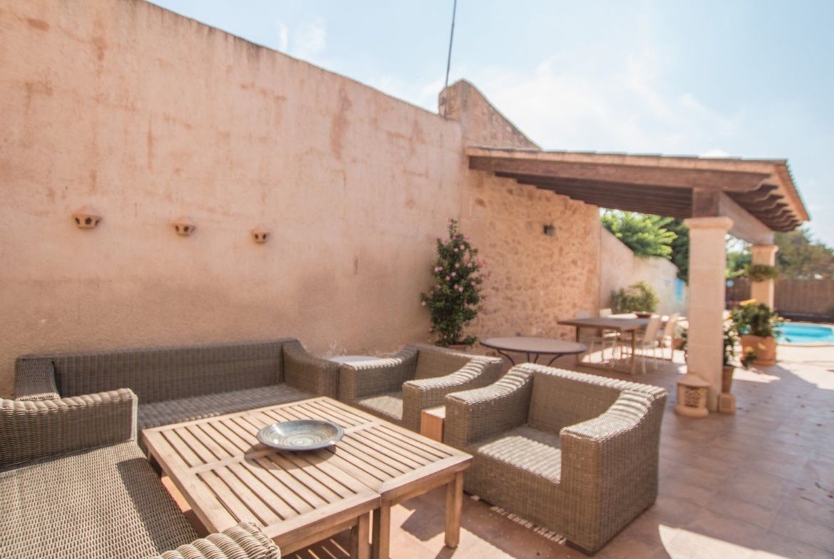 Dorfhaus mit Pool zur Miete in Ses Salines – 5 Schlafzimmer