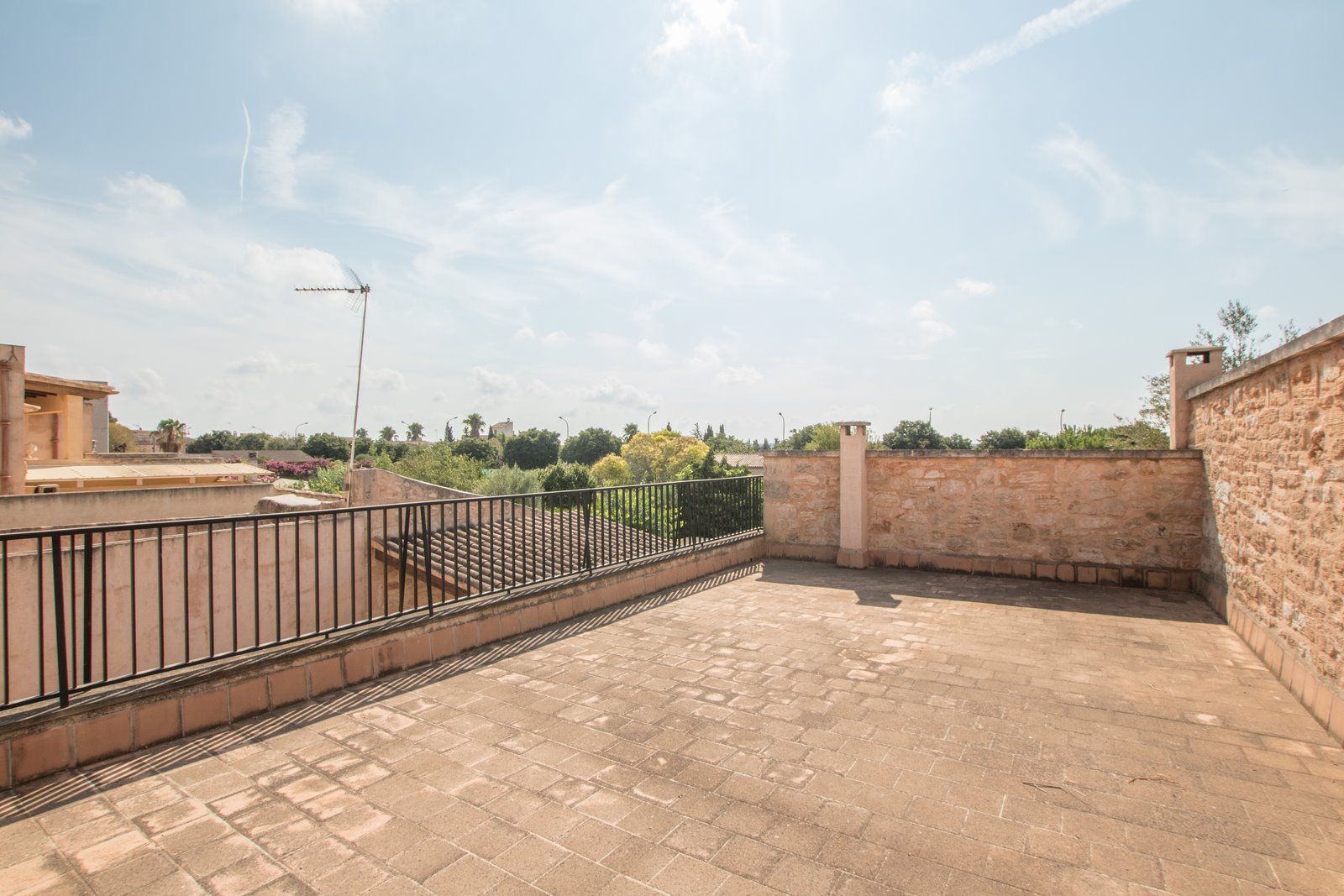 can-Llucia-terraza-superior-Copiar-1.jpg Dorfhaus mit Pool zur Miete in Ses Salines – 5 Schlafzimmer
