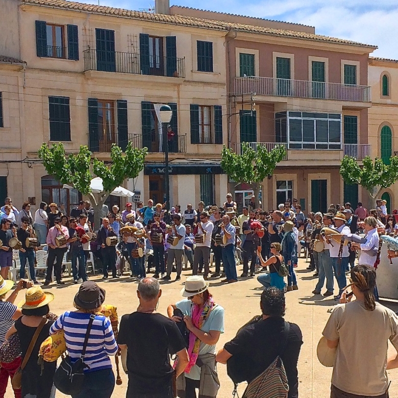Welche Sprache spricht man auf Mallorca? Spanisch, Mallorquinisch und Englisch im Alltag