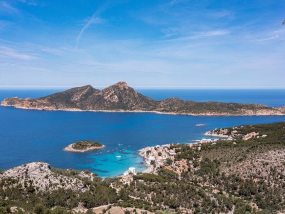 Isla de Sa Dragonera y la costa de Sant Elm, en el municipio de Andratx, Mallorca